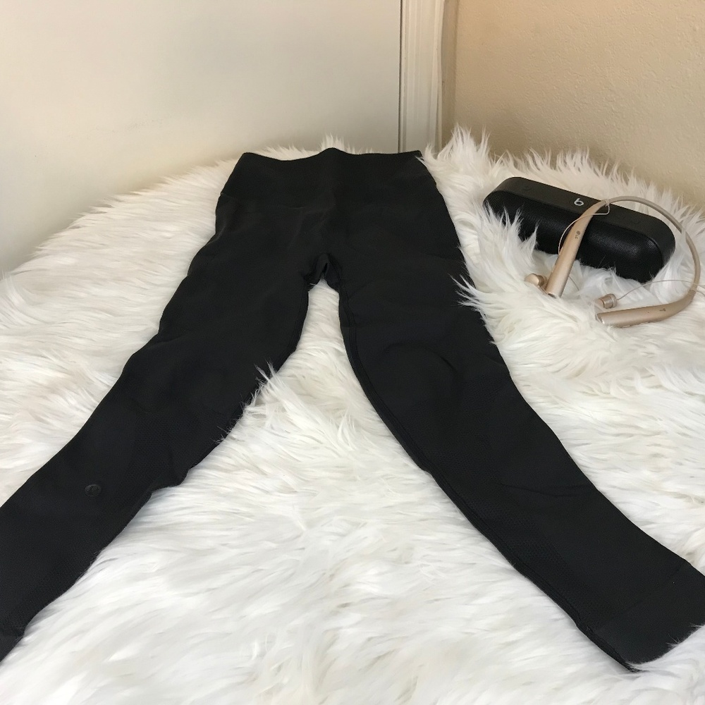 LULULEMON In The Flow Crop Size 4 Black Ebb & Flow